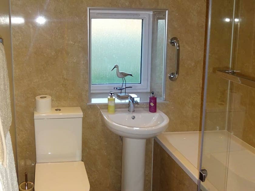 Bathroom with shower over bath | Charlie’s Cottage, Muasdale, near Campbeltown