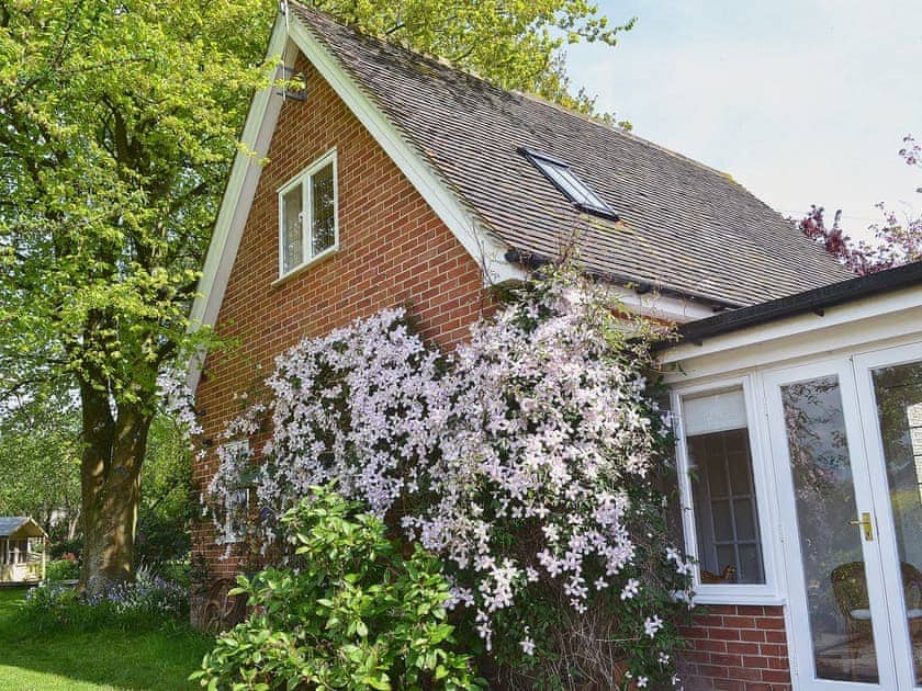Charming accommodation | Goodwood Coach House, Chichester
