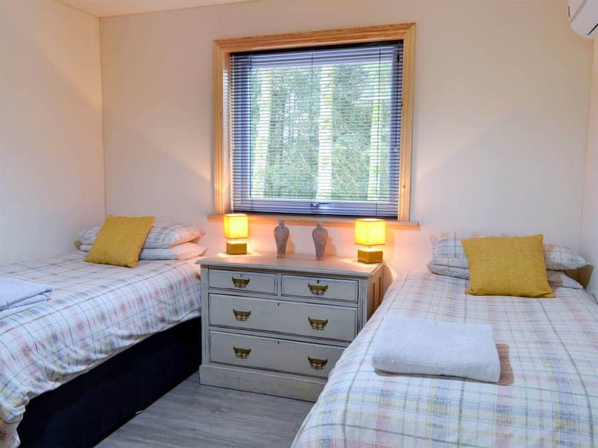 Twin bedroom | Woodview - Cairnyard Holiday Lodges, Lochanhead, Beeswing