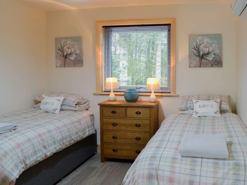 Bedroom with twin single beds | Woodedge - Cairnyard Holiday Lodges, Lochanhead, Beeswing