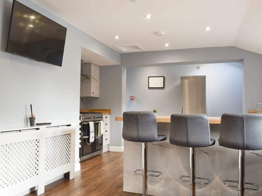 Spacious open-plan design | Salomons Country Cottage, Tunbridge Wells
