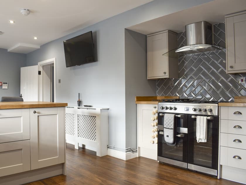 Comprehensively equipped kitchen | Salomons Country Cottage, Tunbridge Wells