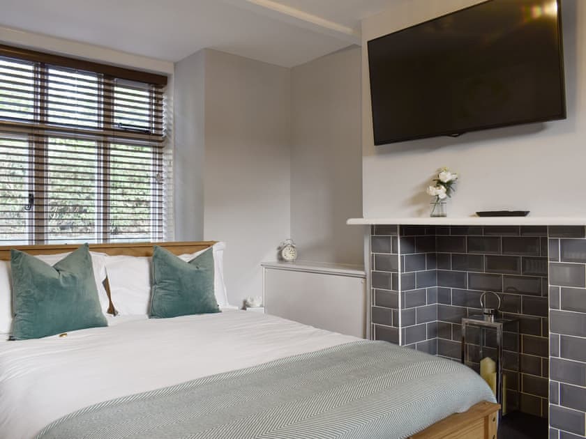 Peaceful double bedroom | Salomons Country Cottage, Tunbridge Wells