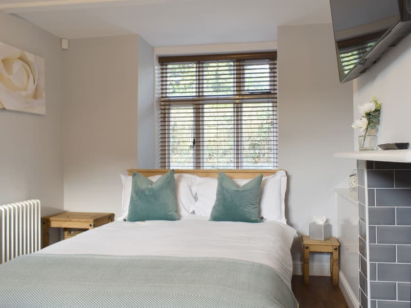 Stylish double bedroom | Salomons Country Cottage, Tunbridge Wells