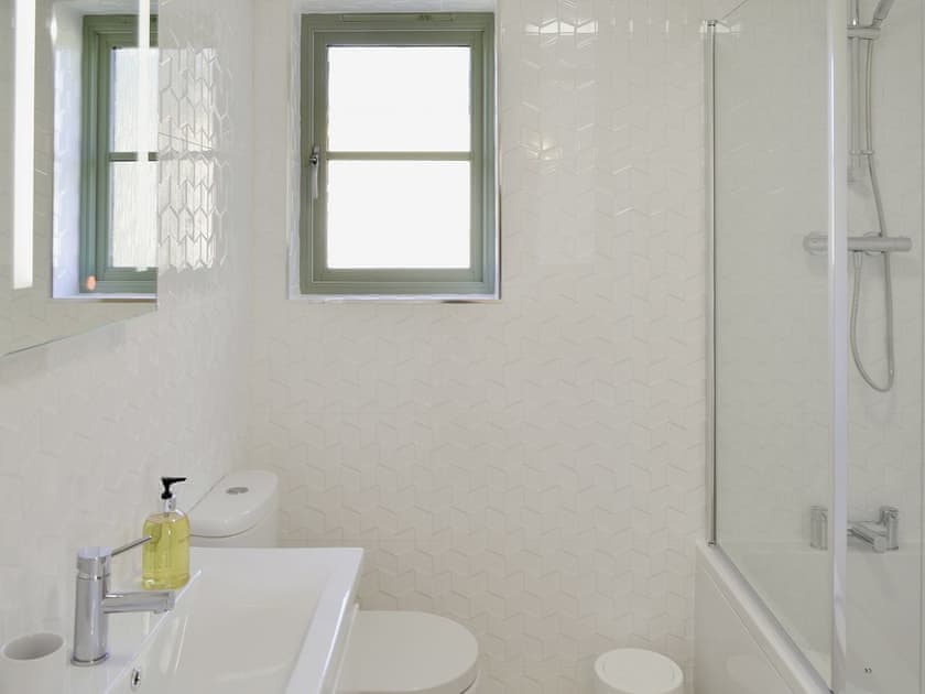 Bathroom with shower over bath | Hen Harrier Lodge, St Columb Major, near Padstow