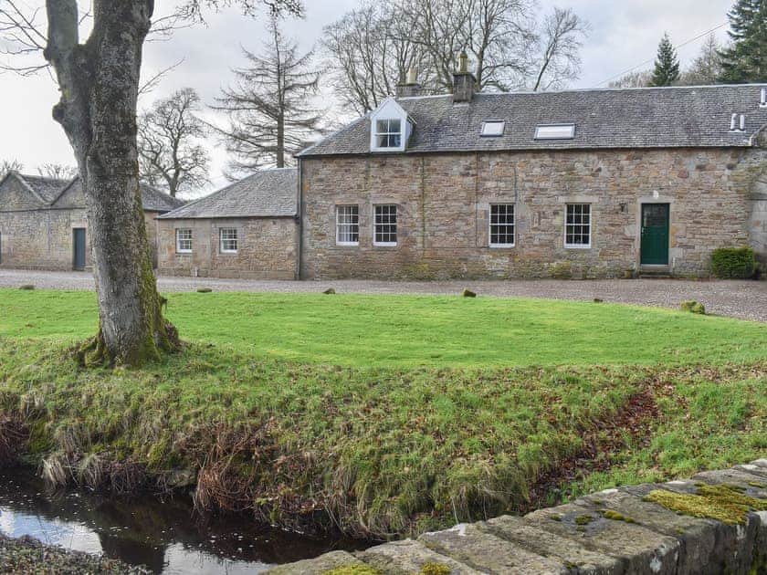 Charming five-bedroomed holiday accommodation | The Stables, Harburn, near West Calder