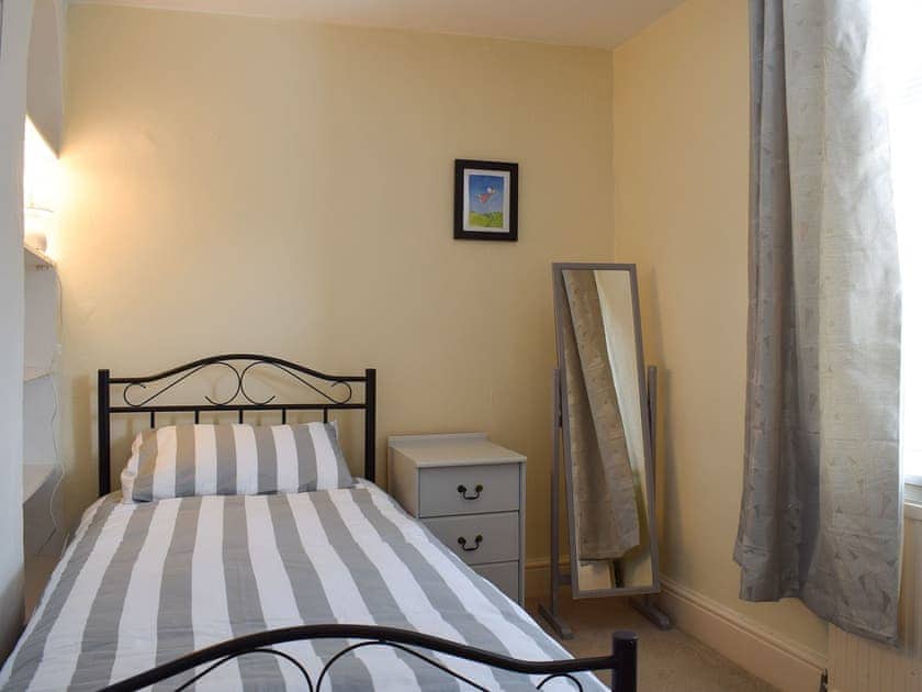 Twin bedroom | Strawberry Cottage, Haworth