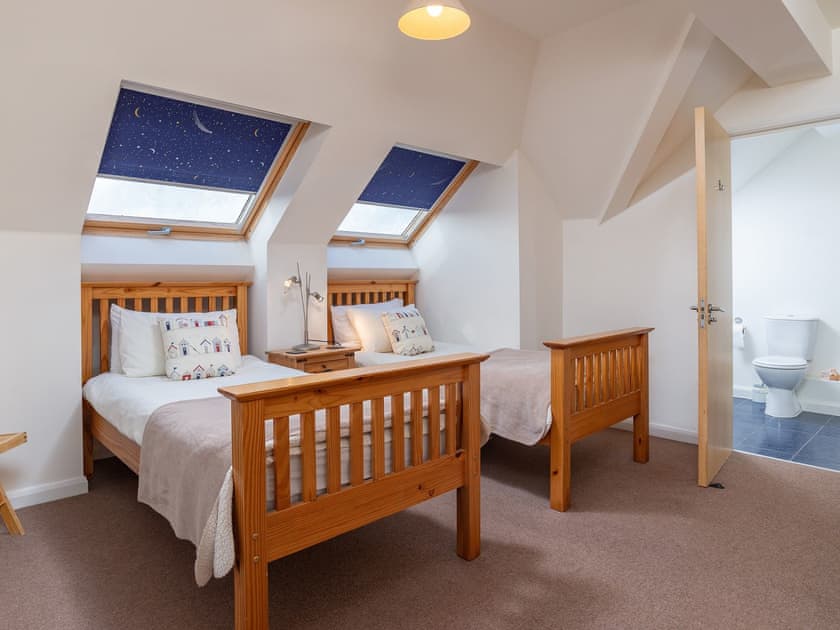 Twin bedroom with en-suite | 11 Belvedere Court - Belvedere Court, Paignton