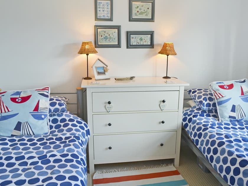 Comfortable twin bedroom | Captain Ron’s, Beadnell, near Alnwick
