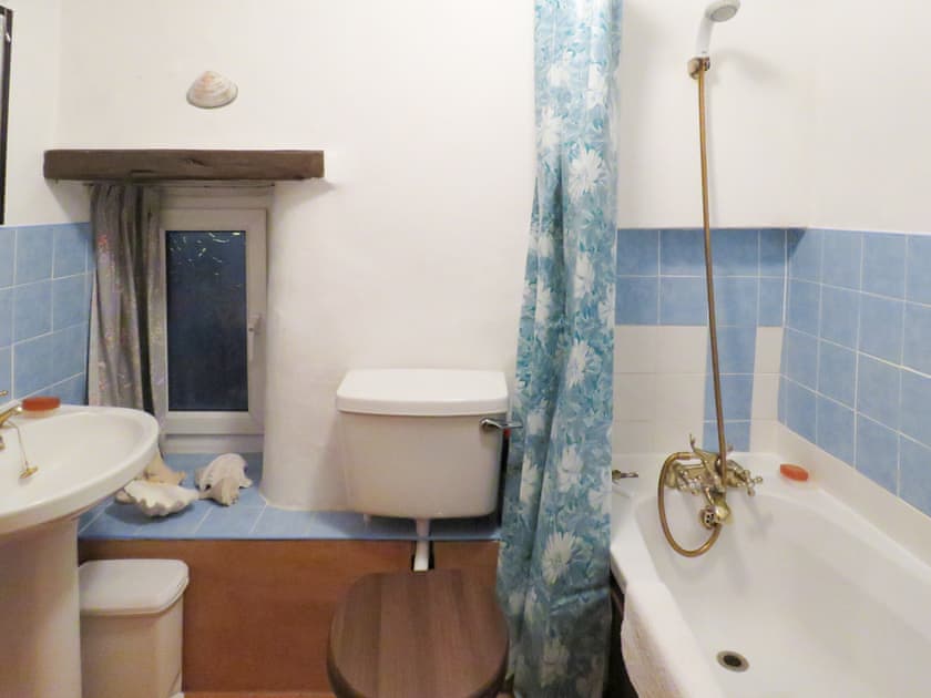Bathroom with shower over the bath | The Old Dairy - The Old Dairy and Buttermilk Cottage, Youlgreave, near Bakewell