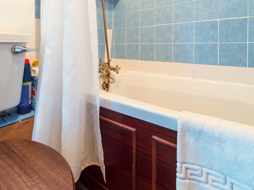 Bathroom with shower over the bath | The Old Dairy - The Old Dairy and Buttermilk Cottage, Youlgreave, near Bakewell