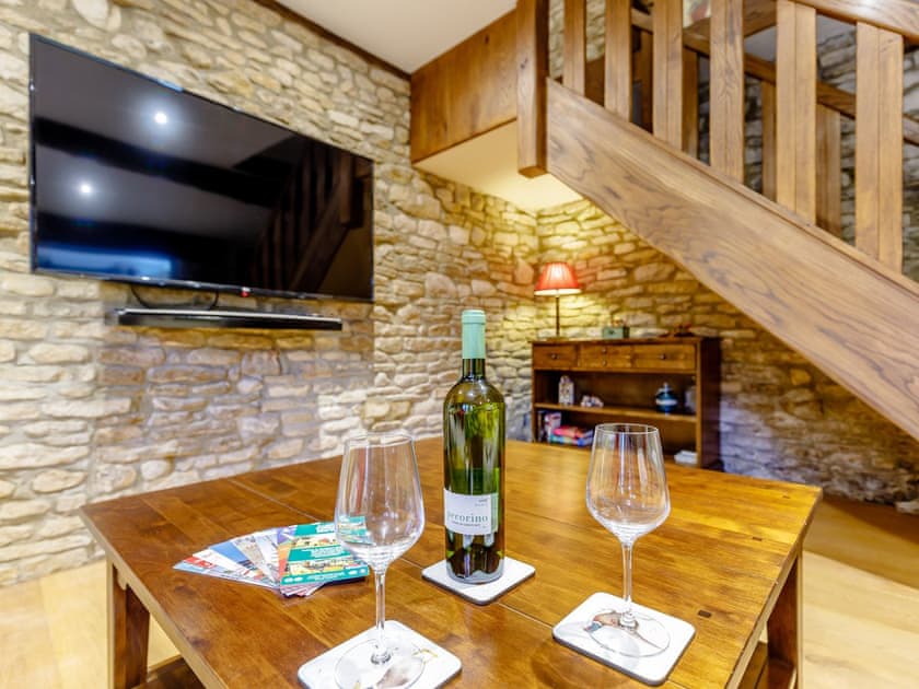 Stylish living area | Kilcot Coach House, Lower Kilcot, near Wotton-under-Edge