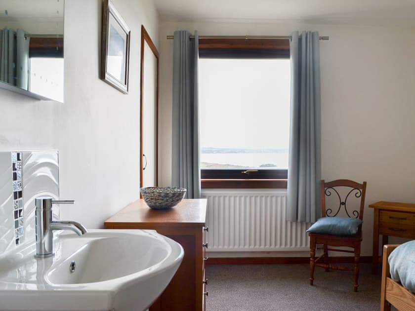Single bedroom | Cuckoo’s Nest, Cove, near Poolewe
