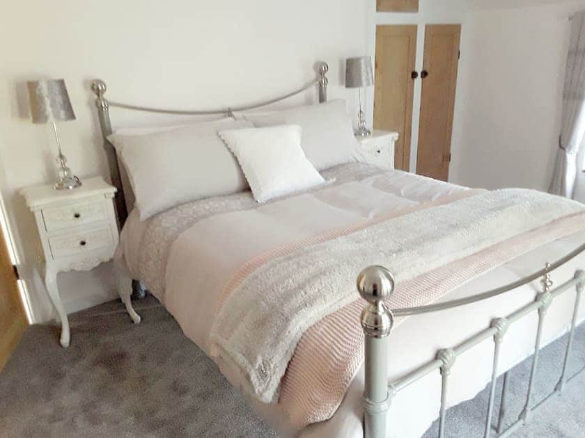 Double bedroom | Wilma Cottage, Geldeston, near Beccles