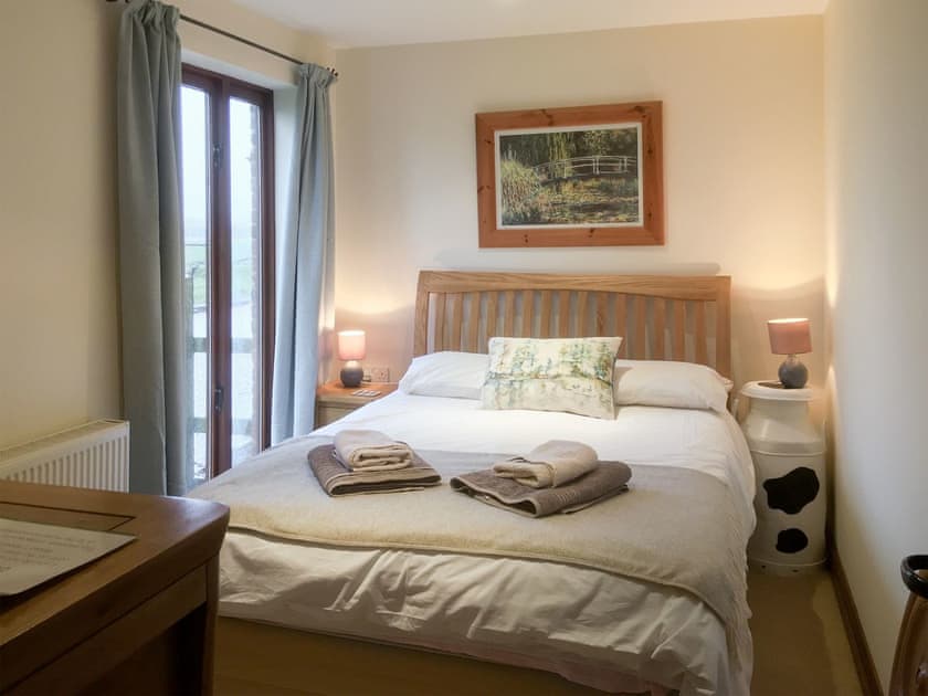 Double bedroom | The Coach House - The Farm, East Tytherton, Chippenham
