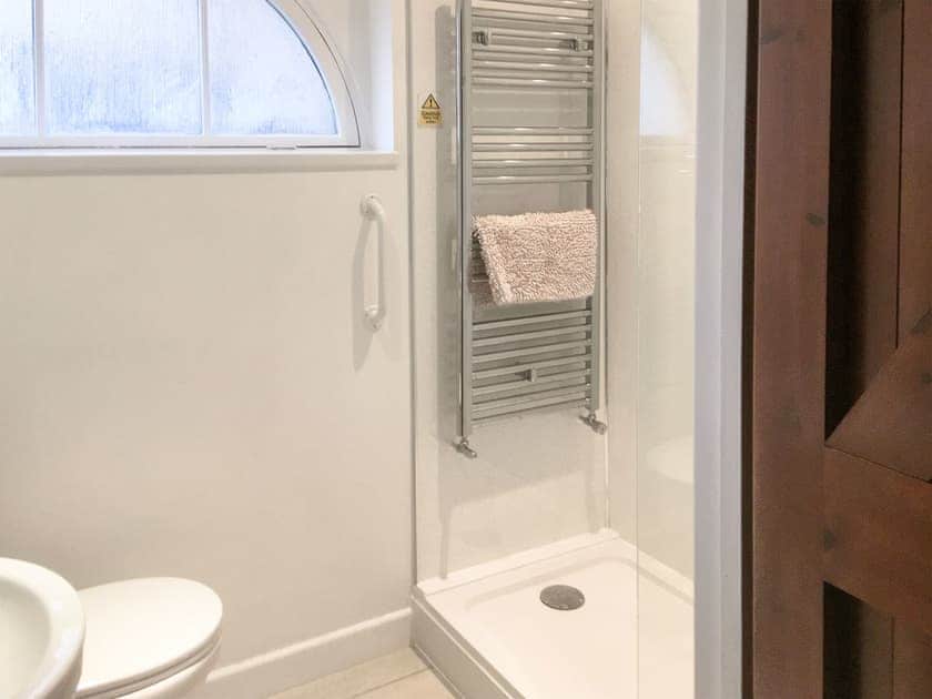 Shower room | The Coach House - The Farm, East Tytherton, Chippenham