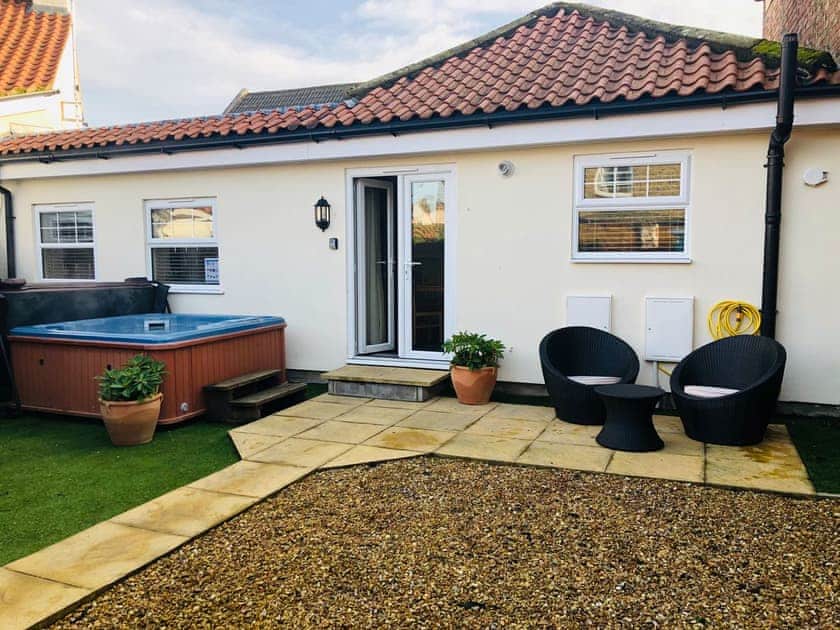 Enclosed garden area with gravelled and lawned areas | Alderson Mews, North Frodingham, near Driffield