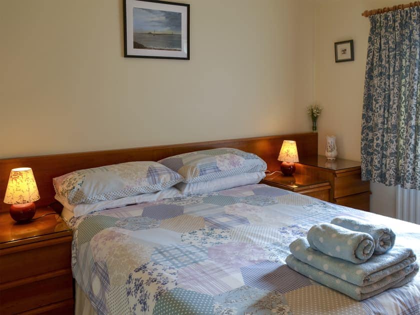 Relaxing double bedroom | Dunlin, Beadnell