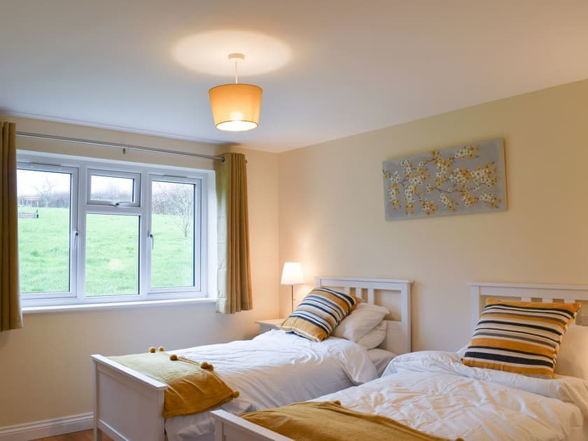 Twin bedroom | Ilsington View, Ilsington