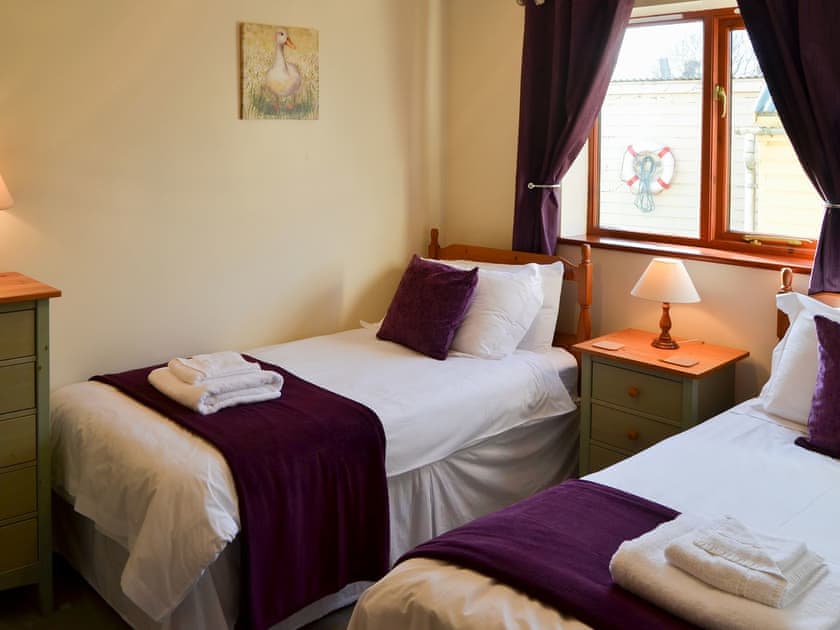 Pretty bedroom with twin single beds | Solace - Simpson’s Boatyard, Stalham