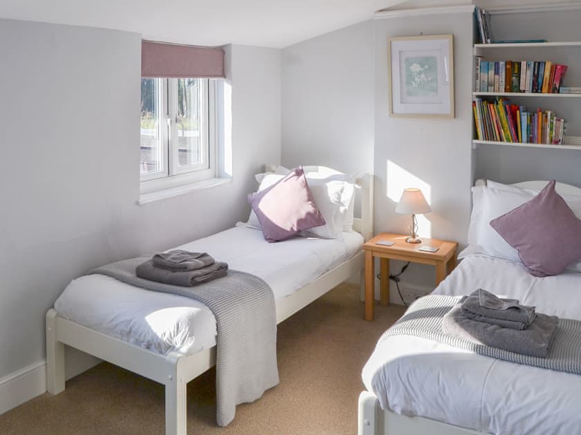 Twin bedroom | Riverside - Norfolk Riverside Cottages, Stalham