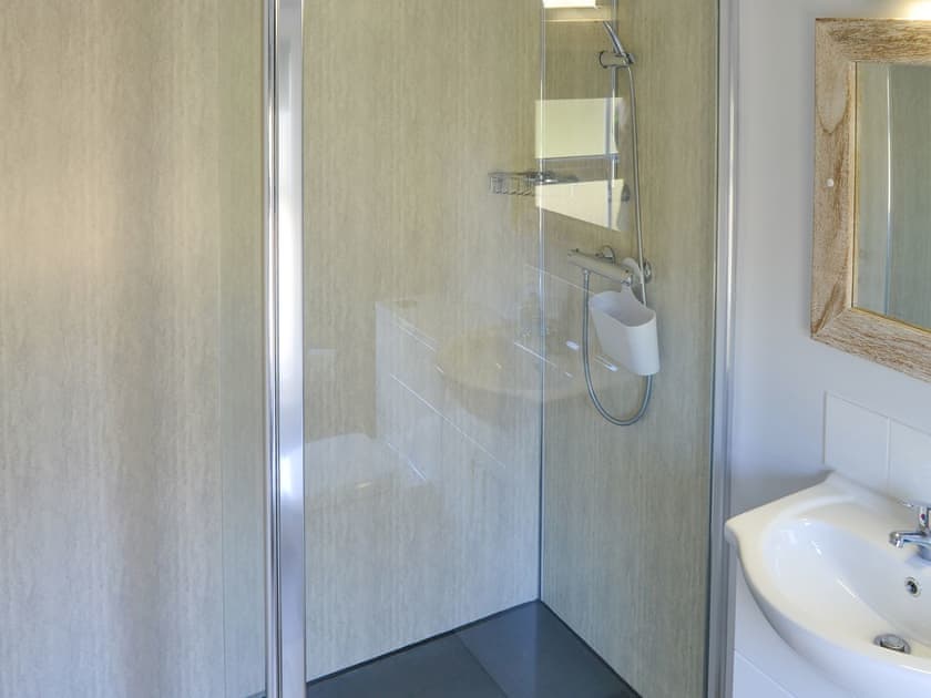 En-suite | Riverside - Norfolk Riverside Cottages, Stalham