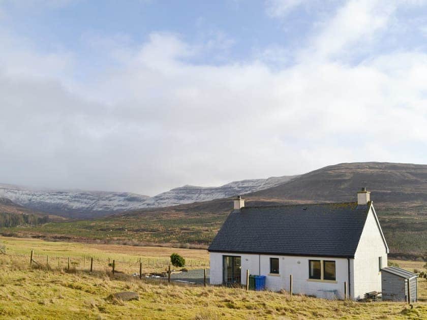 Beautiful holiday home located within a magnificent location | Taigh Iasg - Sealladh Breagh and Taigh Iasg - Taigh Iasg, Glenuachdarach