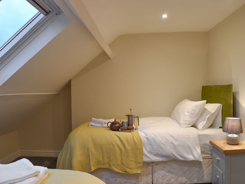 Twin bedroom | Osborne Cottage, Whitby