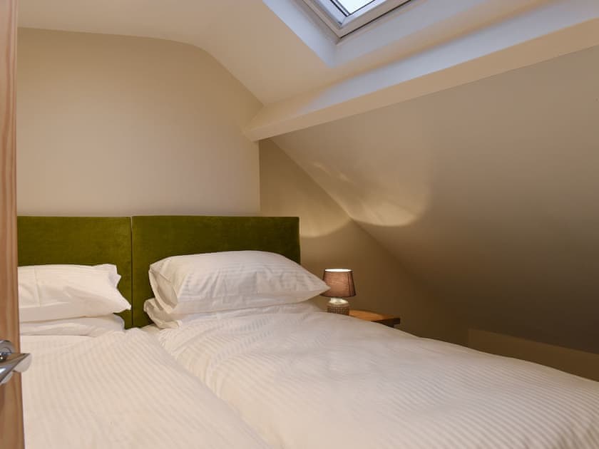 Twin bedroom | Osborne Cottage, Whitby