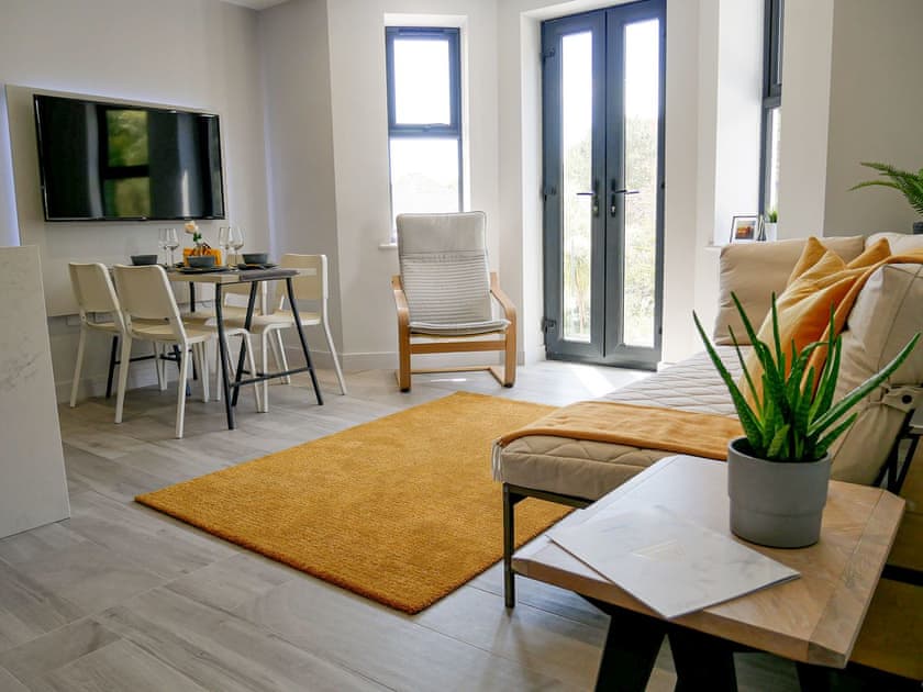 AlumPointe - Apartment 4