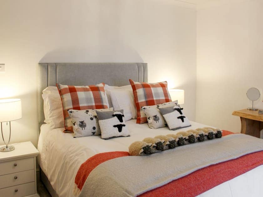 Main bedroom with King Size bed | Rhunahaorine Cottage, Tayinloan, near Tarbert