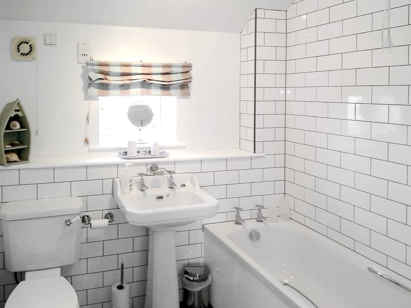 Family bathroom | Spinney, Seahouses