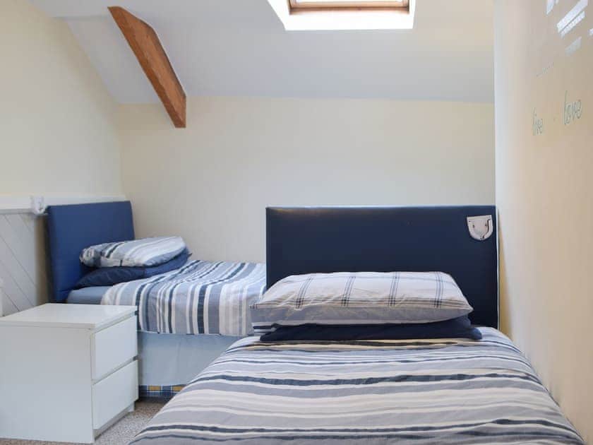 Twin bedroom with exposed woodwork | Parcllwyd Cottage, Cilgerran, near Cardigan