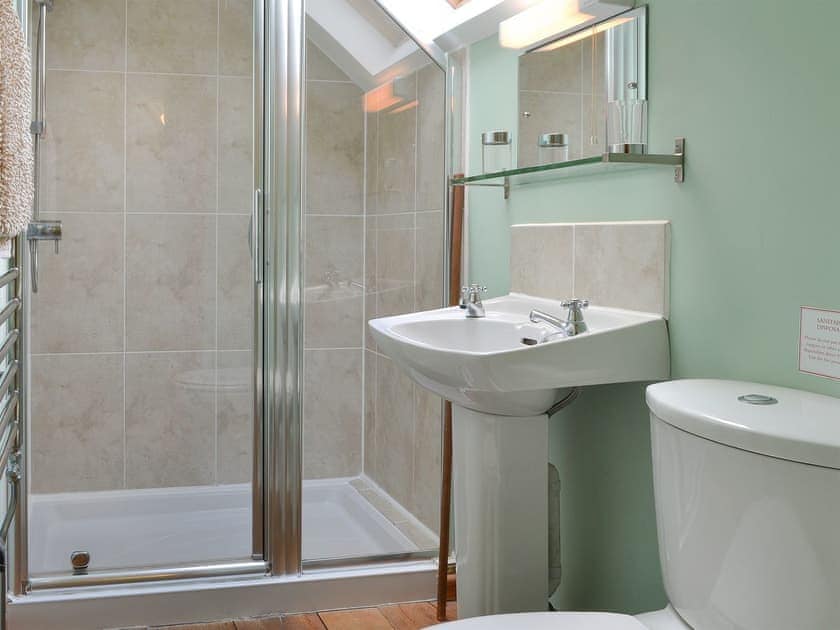 Shower room | Gardener’s Cottage - Orchard Farm, Bideford
