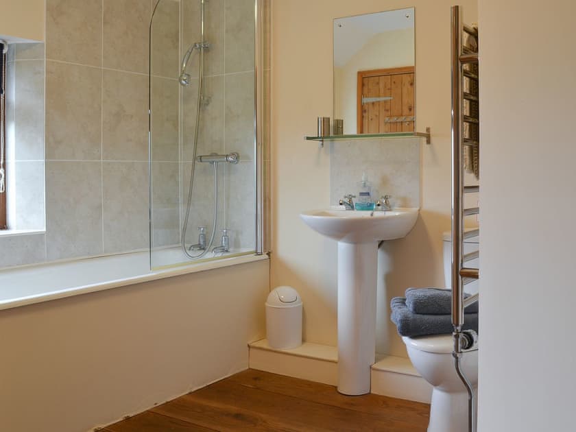 Bathroom | Orchard Cottage - Orchard Farm, Bideford