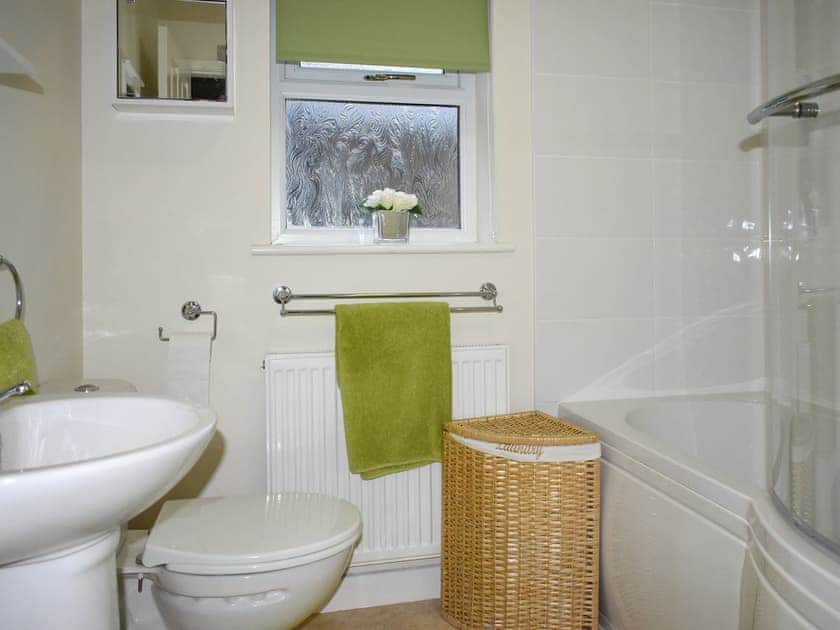 Family bathroom with shower over bath | Mountain View, Blaenau Ffestiniog