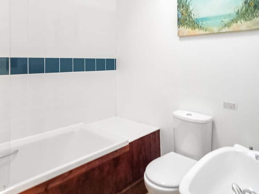Family bathroom with shower over bath | Tarquol Cottage - Stowford Lodge Holiday Cottages, Langtree, near Great Torrington