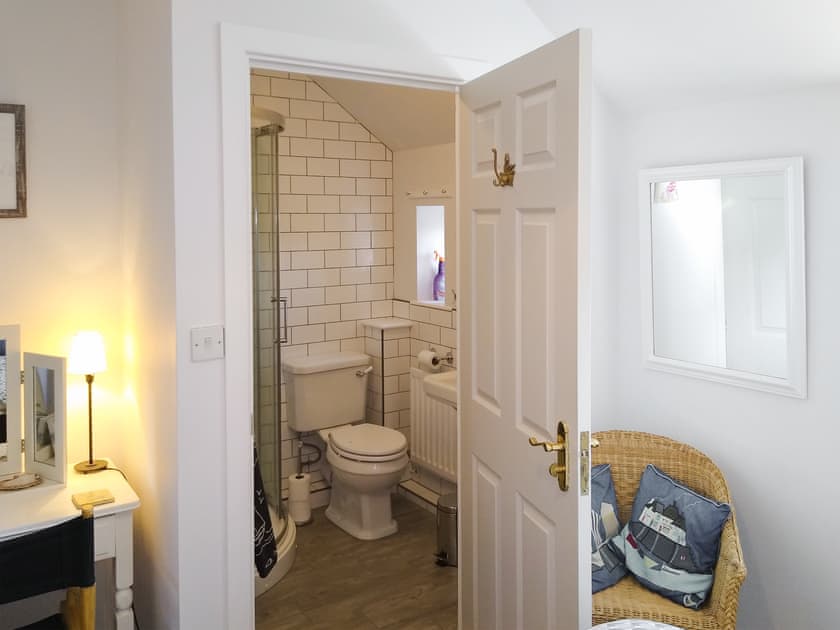 Double bedroom with en-suite shower room | Spinney, Seahouses