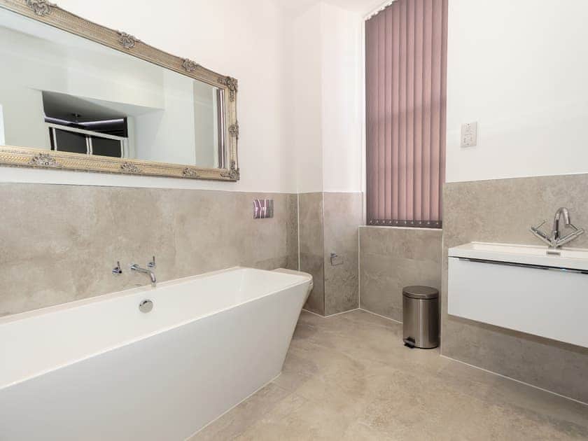 Bathroom | The Buckingham Suite, Plymouth