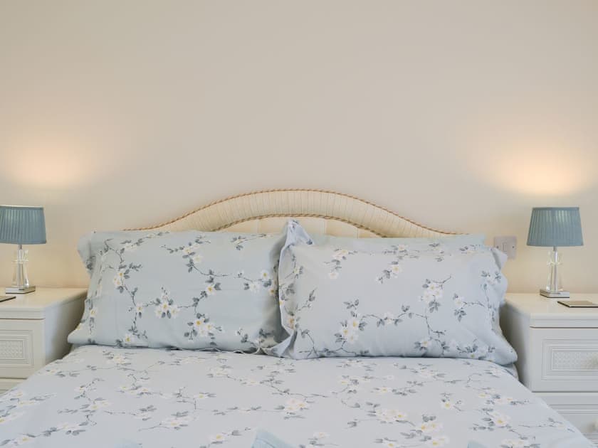 Inviting romantic bedroom | Driftwood, Port Isaac