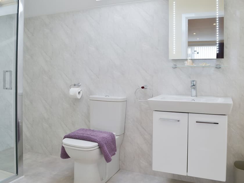En-suite shower room | Driftwood, Port Isaac