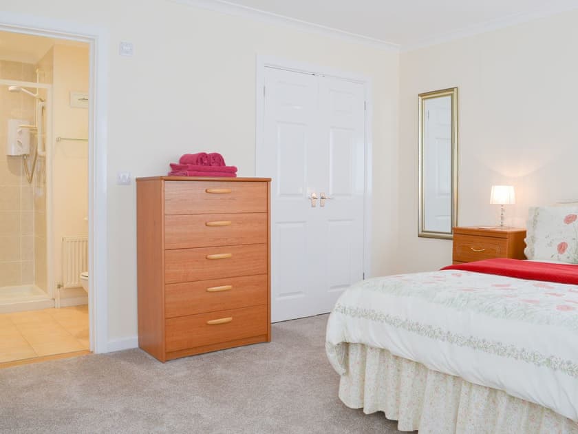 Double ebdroom with en-suite shower facilities | Driftwood, Port Isaac