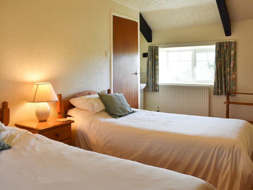 Twin bedroom | Hayloft - Trecan Farm Cottages, Lanreath, near Looe