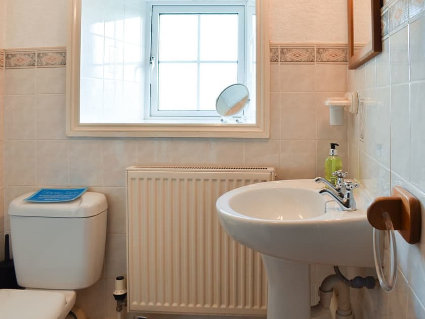 Bathroom | Holly - Trecan Farm Cottages, Lanreath, near Looe