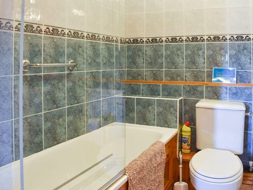 Bathroom | Ricann - Trecan Farm Cottages, Lanreath, near Looe