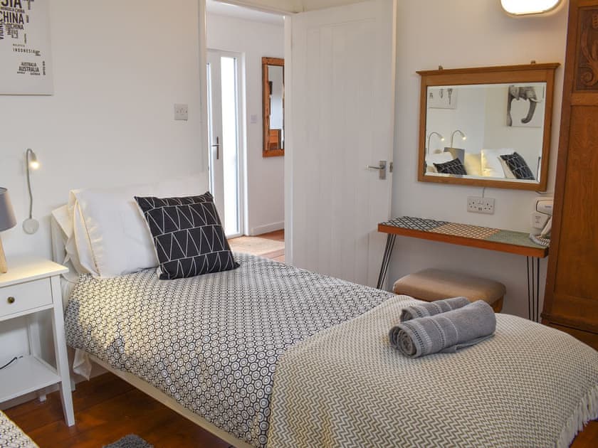 Twin bedroom | The Wood House, Buckfastleigh
