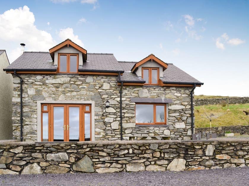 Exterior | Beudy Bach, Cilgwyn, near Caernarfon