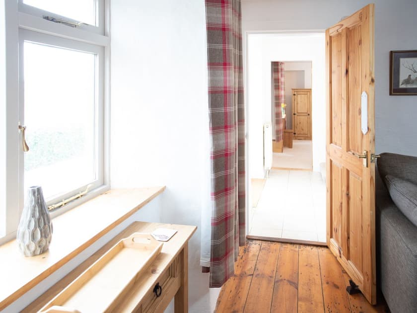Light and airy living room | Balloan Farm Cottage, Lairg