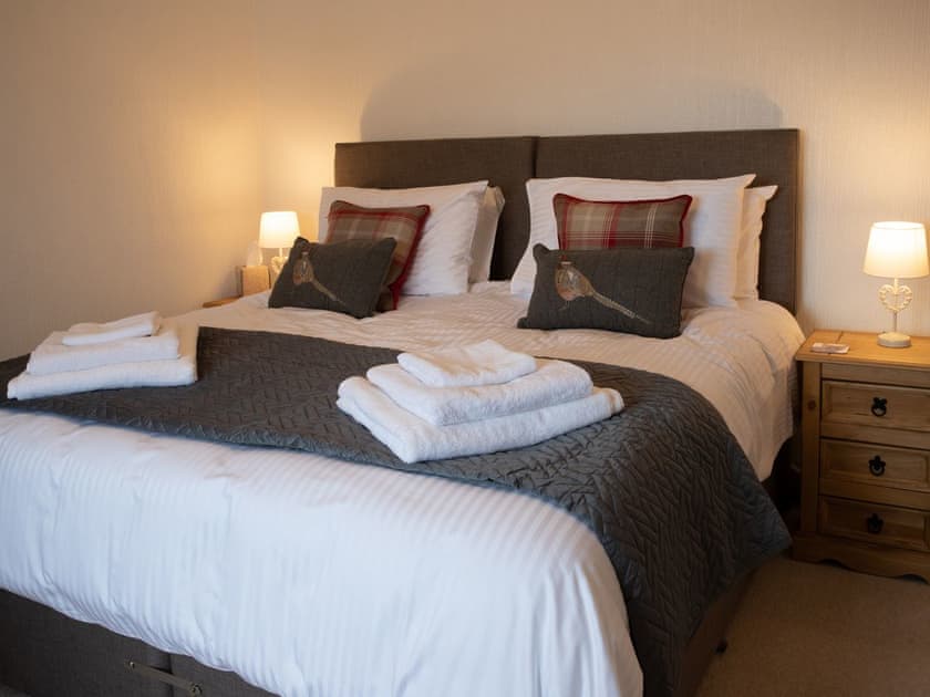 Peaceful en-suite double bedroom | Balloan Farm Cottage, Lairg