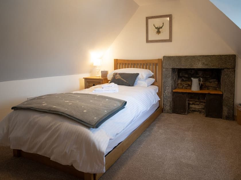 Comfortable first floor single bedroom | Balloan Farm Cottage, Lairg